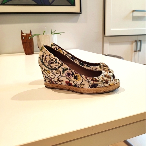 Gucci Authentic Charlotte Floral Wedges Horsebit Hardware Peep Toe 37.5 - Picture 3 of 16